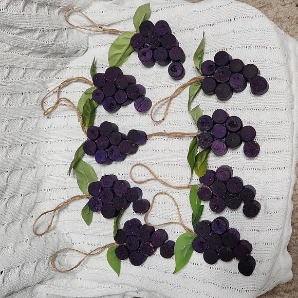 Hand Crafted Purple Grapes Wine Corks Ornaments Set of 9 - Picture 3 of 7